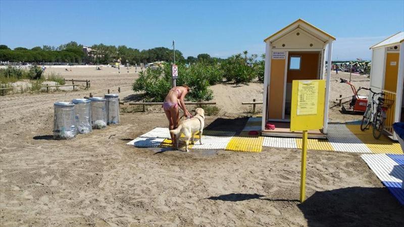 Ampio Bilocale Caorle Lungomare Levante Bagian luar foto