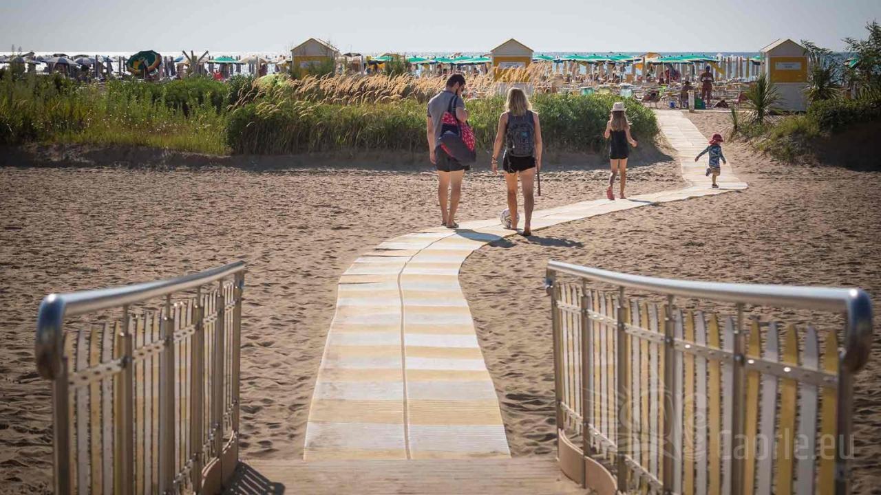 Ampio Bilocale Caorle Lungomare Levante Bagian luar foto